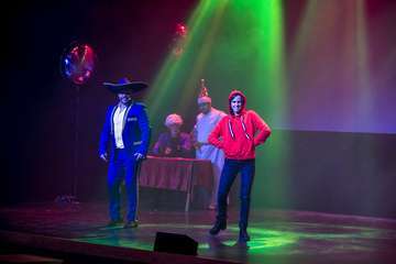 El Teatro de Telde rebosa de magia con el musical 'Al Revés en Navidad'/TA.